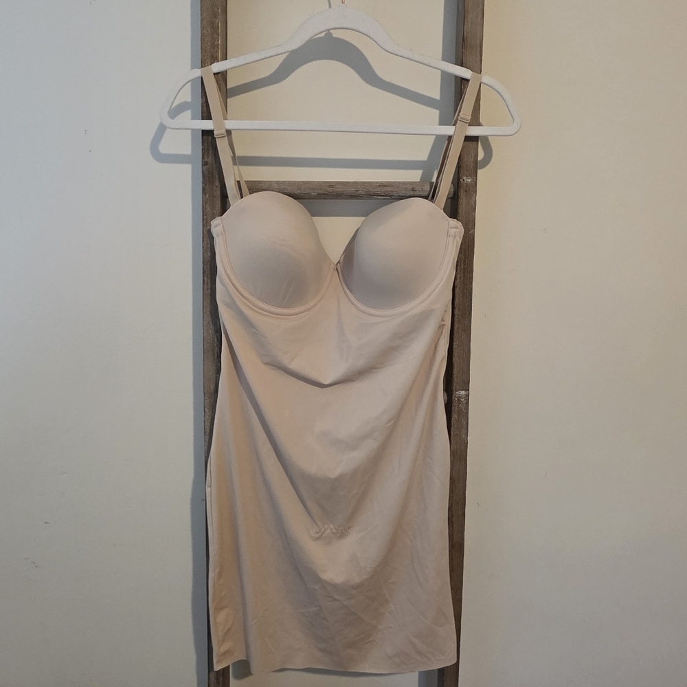⭐️40% Off⭐️ Maidenform Shaping Slip with Built In Bra - Picture 3 of 16